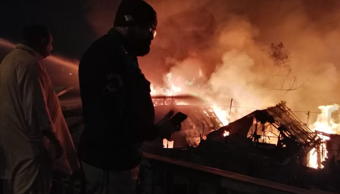 لیاقت آباد، ہندو آبادی کے 100 جھونپڑے جل گئے