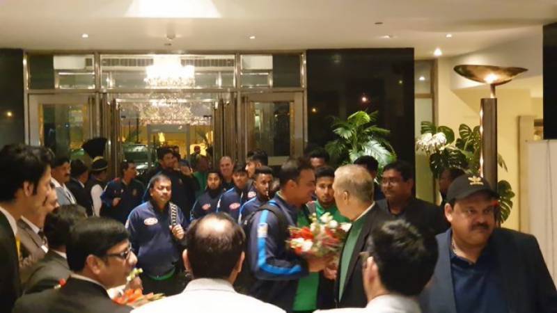 بنگلہ دیشی کرکٹ ٹیم تین ٹی ٹوئنٹی میچز سیریز کے لیے بنگلہ دیشی ایئر لائن کے ذریعے صوبائی دارالحکومت لاہور پہنچ گئی۔