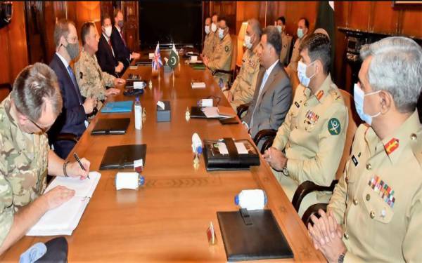 Army Chief of British metting with Pakistnai amry Chief