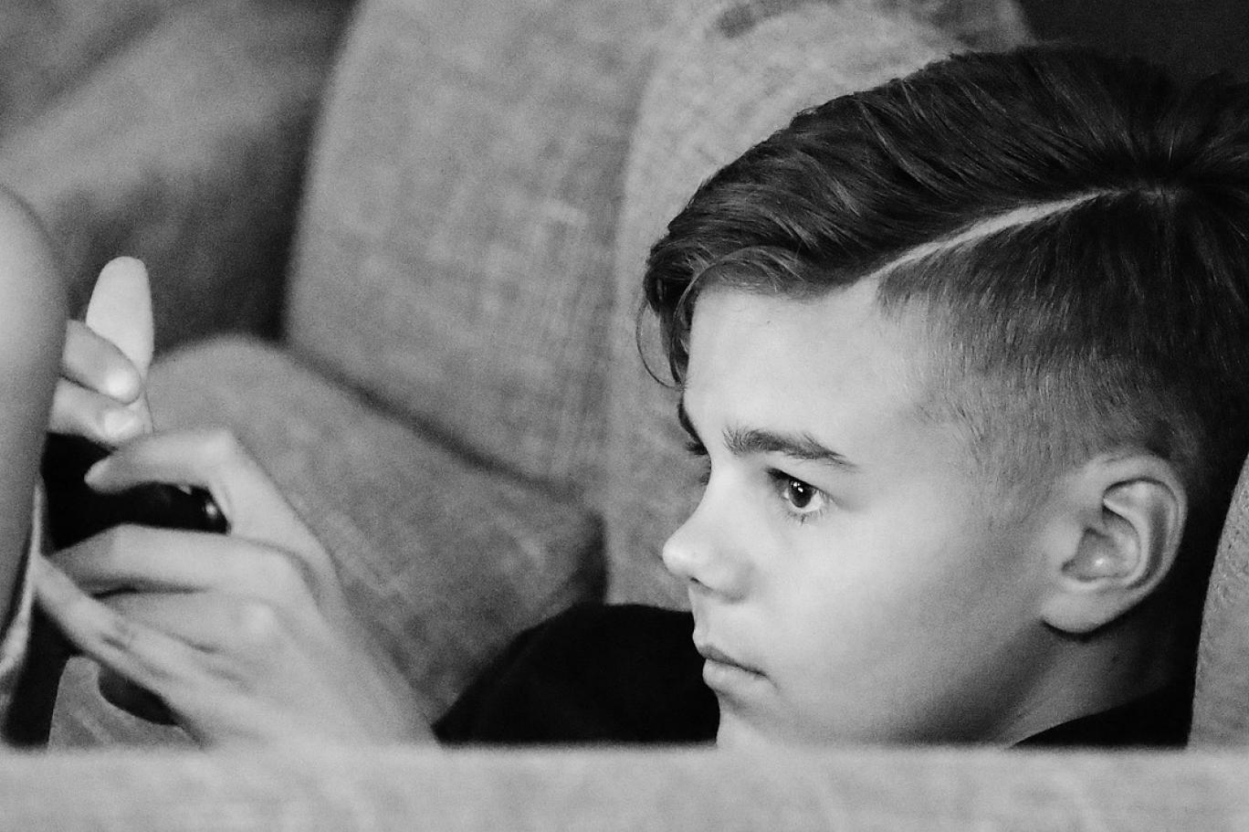 بچے مہنگی فرمائشیں کیوں کرتے ہیں؟