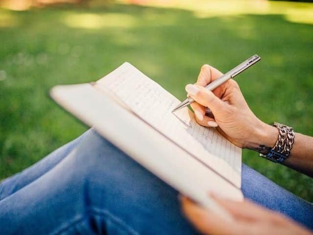 دماغ مضبوط بنانا ہے تو ٹیبلٹ اور اسمارٹ فون چھوڑیئے، کاغذ قلم اپنائیے