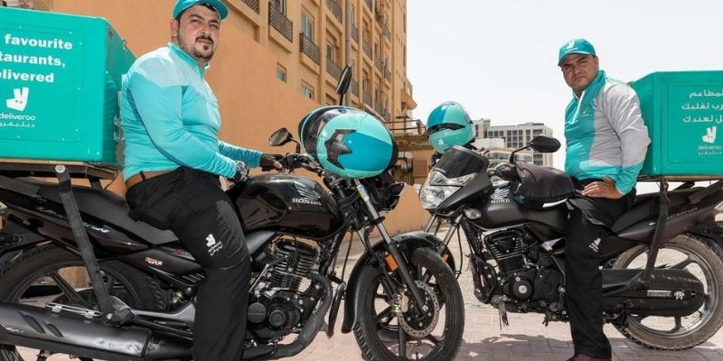 Riders-who-have-worked-with-Deliveroo-the-longest-get-a