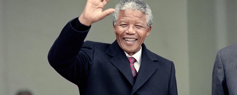 نیلسن منڈیلا کی زنگی کا مختصر خلاصہ